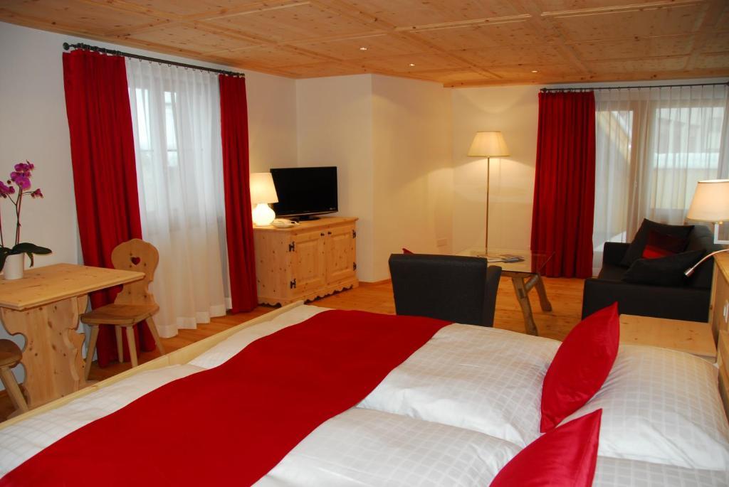 Hotel Engiadina Scuol Room photo